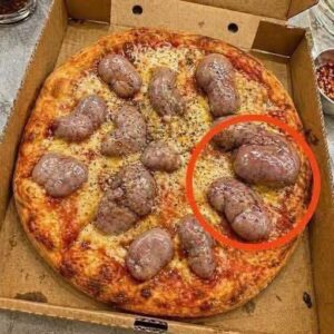 I Ordered a Pizza One Evening, but When I Opened the Box, I Froze. I’ve Stared at It Over and Over, and I Still Have No Idea What I’m Looking At.