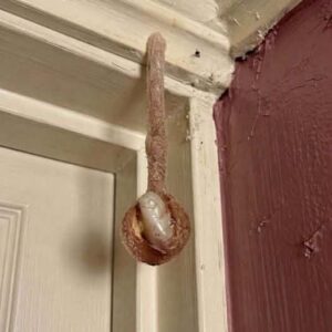 I’ve Been Staring at This Hotel Room Discovery for 30 Minutes… But I Still Have No Clue What It Is